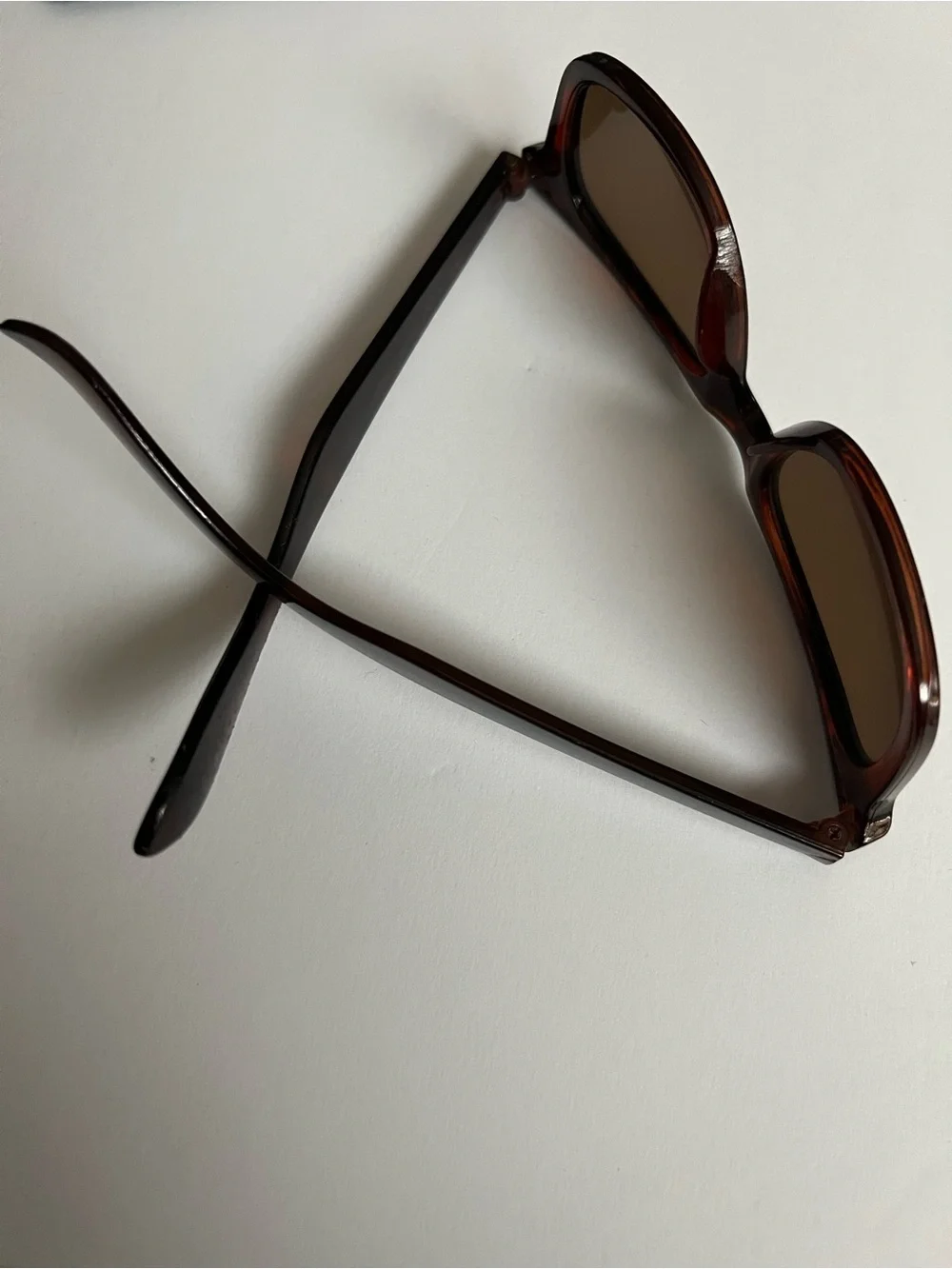 New York & Company Women’s Classic Tortoiseshell Sunglasses - Brown Lenses
